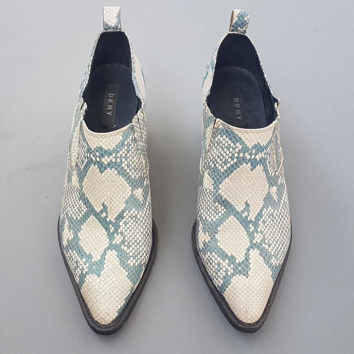 DKNY Original DKNY Snake Skin Print Shoes, US 9, UK 6.5, EU 40, Donna Karan New York, Classic Ankle Boots, Cosmopolitan, Pointed Toe, Luxury Living, Timeless Appeal, Urban Style, Pop Culture, Hip Hop, Rock Star, Sophistication, Streetwise, Roadster, Cult Street Fashion - Photo 2