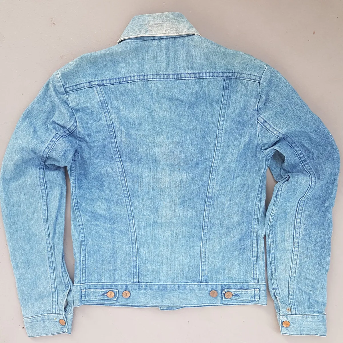 WRANGLER Retro WRANGLER Denim Jacket, from USA, Model MC2-24A, Size 34 Vintage Apparels, Cool Light-Washed, Seasoned Blue Denim Coat, Luxury Outerwear, Sophistication, Urban Style, Pop Culture, Hip Hop, Rock Star, Timeless Classic, Cult Street Fashion - Photo 4
