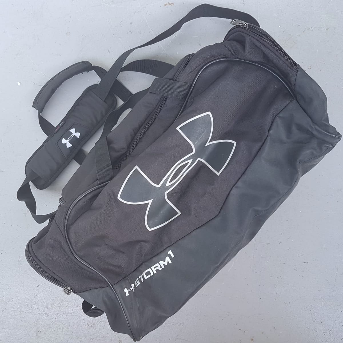 Original UNDER ARMOUR Undeniable 2.0 Duffle Bag, UA STORM 1 Model, USA, Gym Bag, Travel Pack, RETAIL $146, Heat Gear Shoulder Pad, Top & Side Handle, Tough Abrasion Resistant Bottom, Water Resistant Finish, Active Lifestyle, Streetwise, Pop Culture