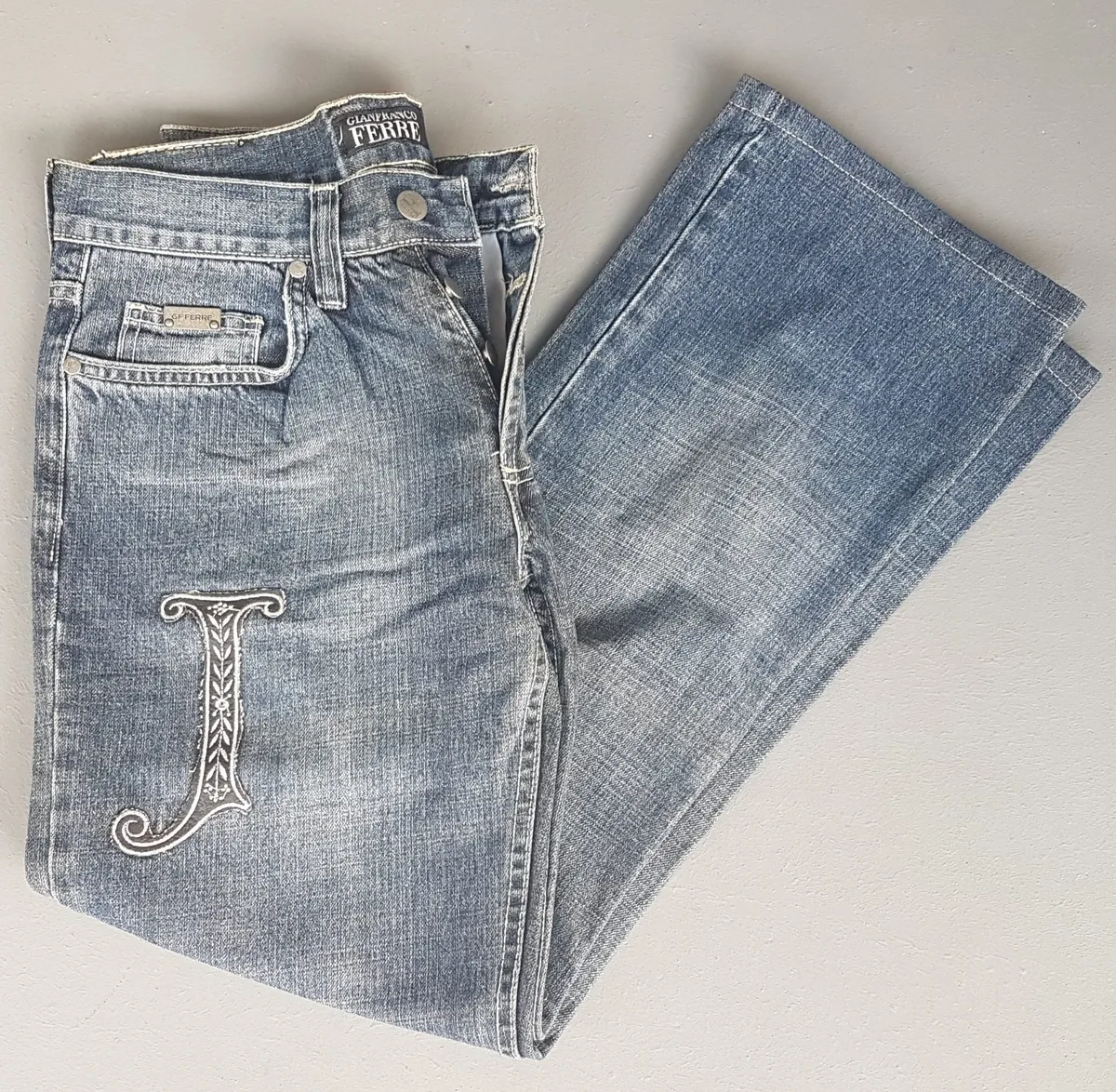 Gianfranco FERRE, ITALY Retro Gianfranco FERRE Denim Jeans, Size 31 Bootcut Jeans, Exquisite GF Patches, Cosmopolitan, Cool Flare Bottoms, ITALIAN Designer Wear, Sophistication, Nostalgic Appeal, Vintage Pants, Timeless Classic, Luxury Living, Pop Culture, Cult Street Fashion - Photo 5