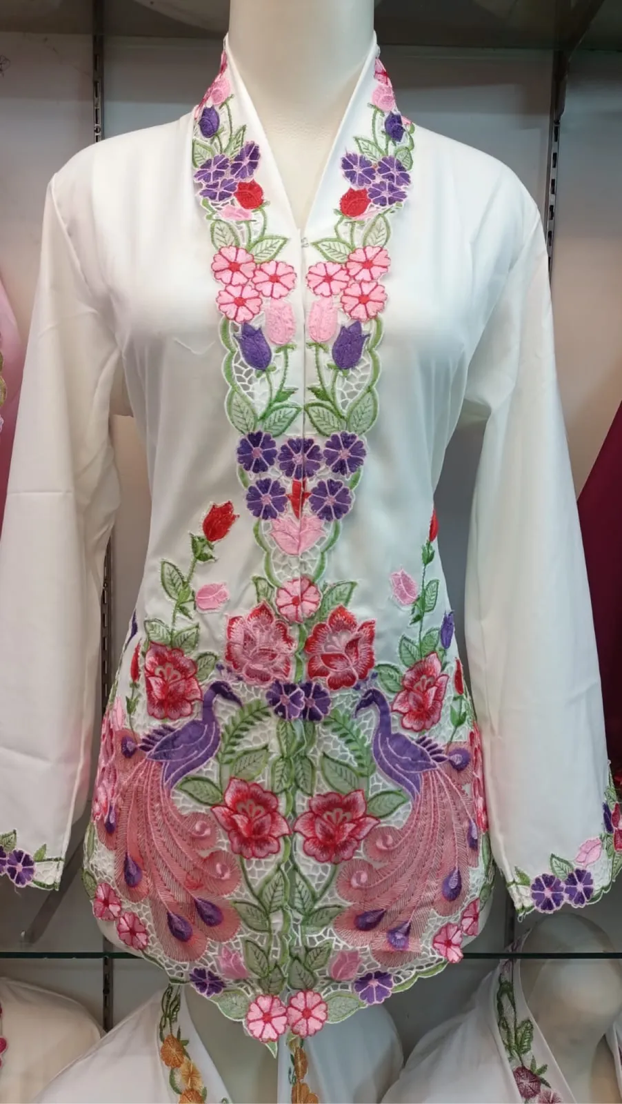 Kebaya Embroidered Peacock - Photo 3