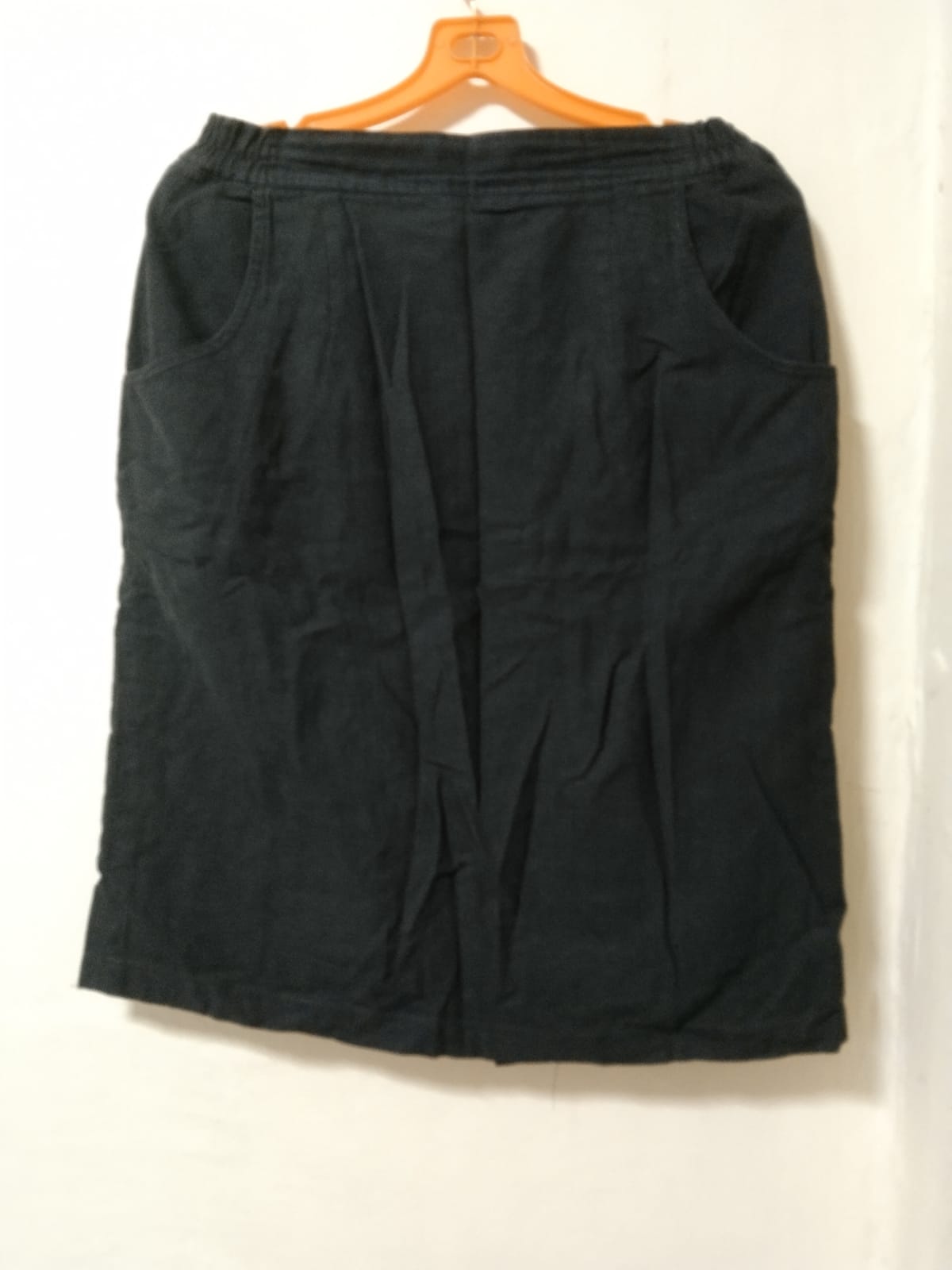 Chic Black Linen Midi Skirt with Pockets
