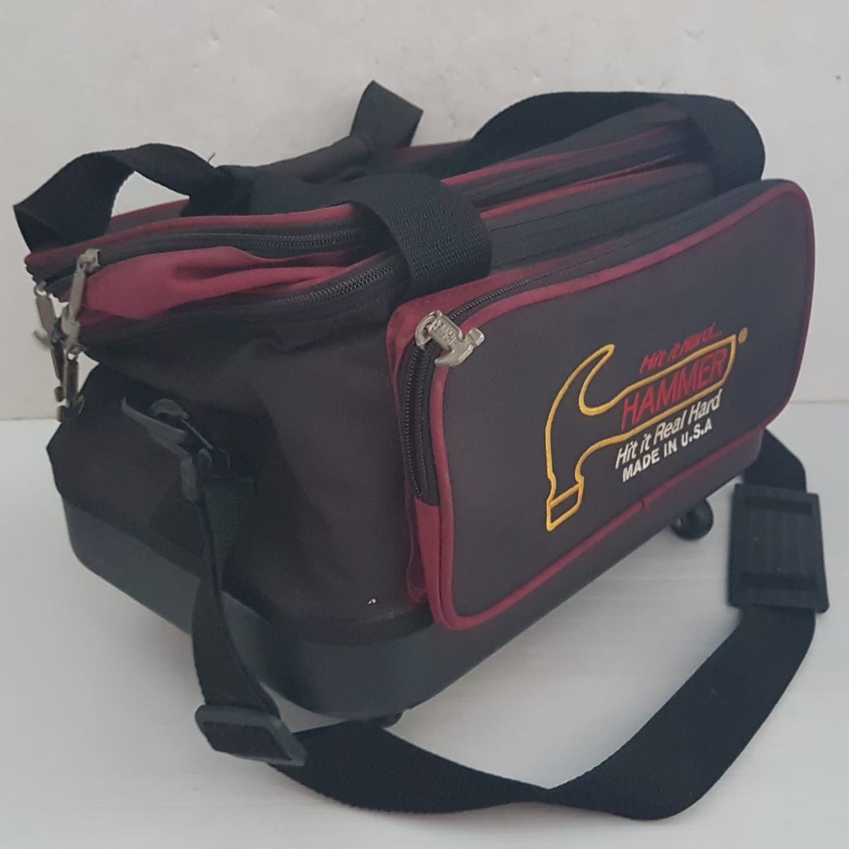HAMMER Original HAMMER Bowling Ball Bag, Made in USA, Trolley Bag, Fab, Home of the Hammer, Cosmopolitan, Cool Black Design & Maroon Accents, Travel Bag, Sophistication, Tote Bag, Duffel, Urban Style, Pop Culture, Cult Street Fashion - Photo 6