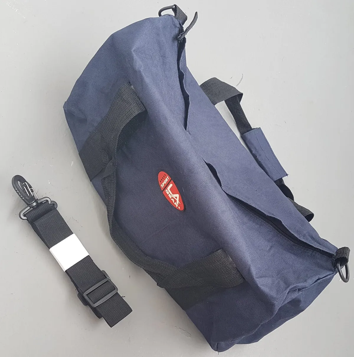 LA GEAR Original LA GEAR Duffel Bag, Cool Navy Blue Canvas Carrier, Cosmopolitan, Matching Black Handle & Detachable Sling, Sporty, Timeless Appeal, Urban Style, Outdoor, Gym, Workout, Travel Pack, Sophistication, Streetwise, Active Lifestyle, Cult Street Fashion - Photo 2