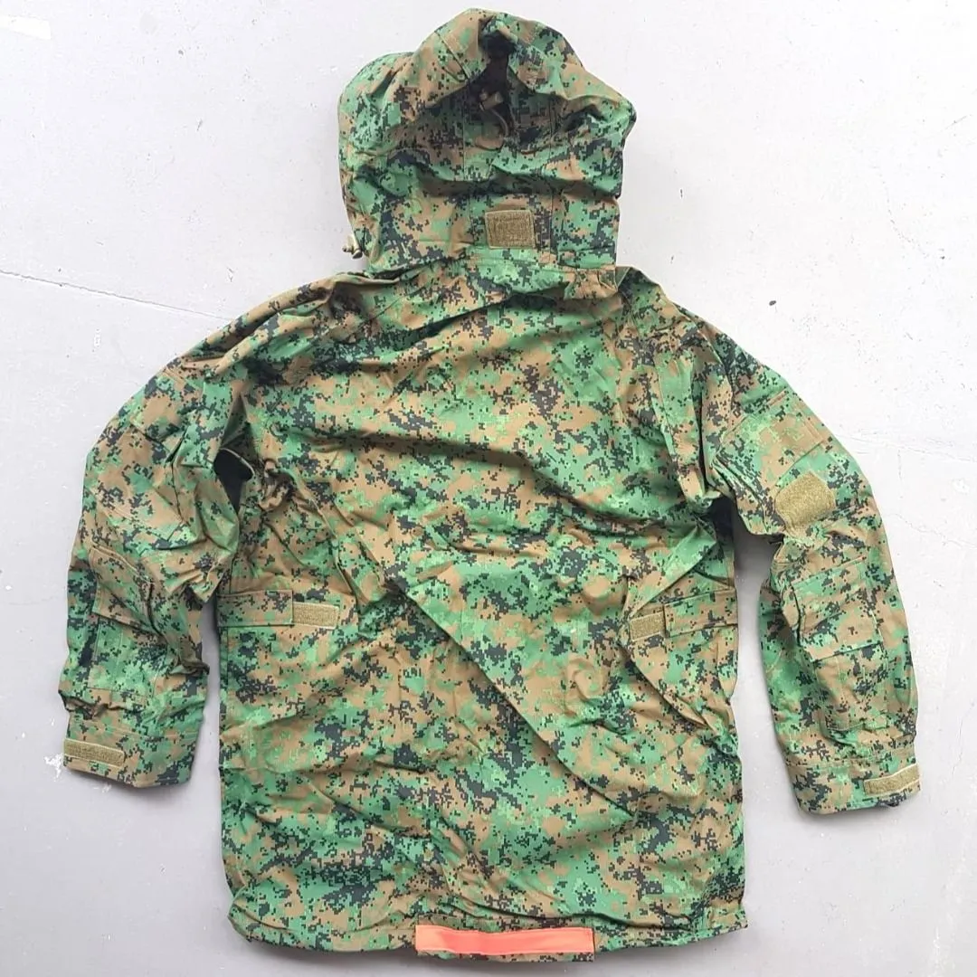 CAMO Retro Camouflage Raincoat with Drawstring Bag, LARGE, Hoody Rain Jacket, Waterproof CAMO Coat, Outerwear, Gore-Tex Jacket, Double Security, Zipper & Velcro Front, Back with Luminous strap, Adventure Gear, Hiking, Trekking - Photo 9