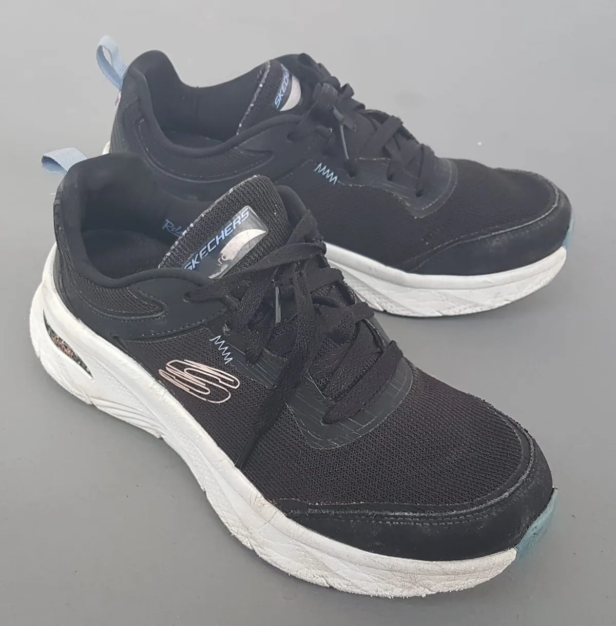 Skechers Original Skechers Arch Fit 2.0 Sneakers, D’LUX Model, Black Shoes, Chunky White Sole, US 7, UK 4, EUR 37, CM 24, Sophistication, Relaxed Fit, Podiatrist-Certified Arch Support, Well Ventilated Insole, Sports Trainer, Urban Style, Cult Street Fashion - Photo 6