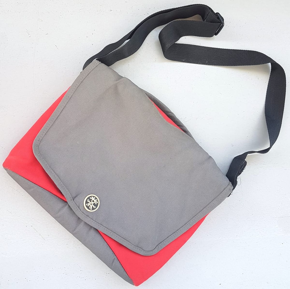 Original Crumpler Messenger Bag, CRUMPLER@ the Skivvy (S) Model, Cross-Body, Cosmopolitan, Laptop, Duffel, Urban Style, Sleek Khaki, Red & Black Design, Sophistication, Pop Culture, Culty Street Fashion, Timeless Appeal, Streetwise