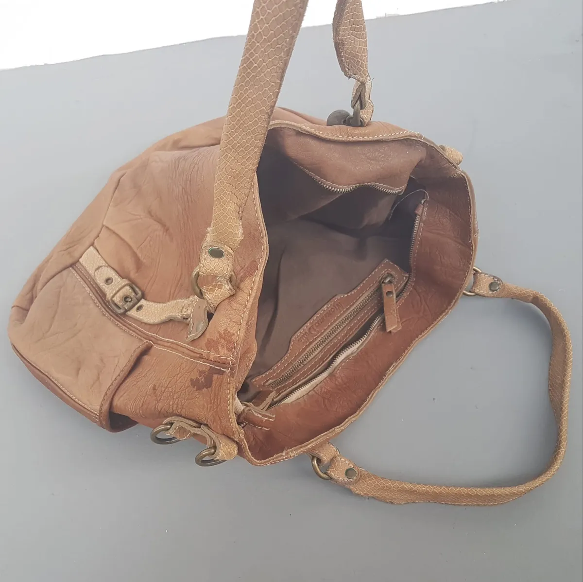 Massimo Dutti  Original Massimo Dutti Tote Bag, Peach-Tone Brown Leather Bag, Double Shoulder Straps, Distinctive Buckle Accents, Decorative Tassel Charm, Luxury Shoulder Bag, Duffel, Hand Carry, Cosmopolitan, Spacious Handbag, Sophistication, Everyday Bag - Photo 5