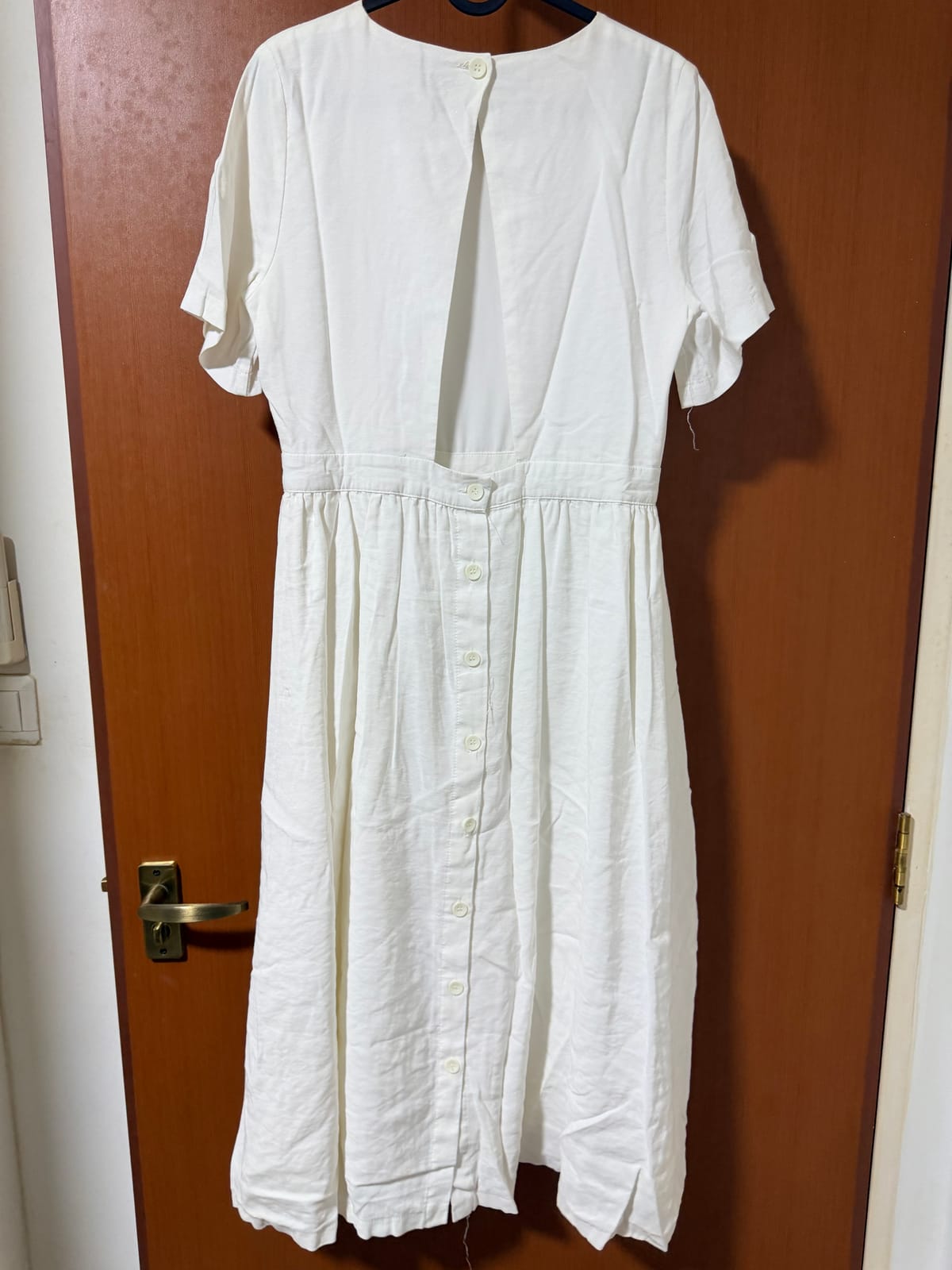 Editors Market Minimalist White Midi Dress - Photo 2