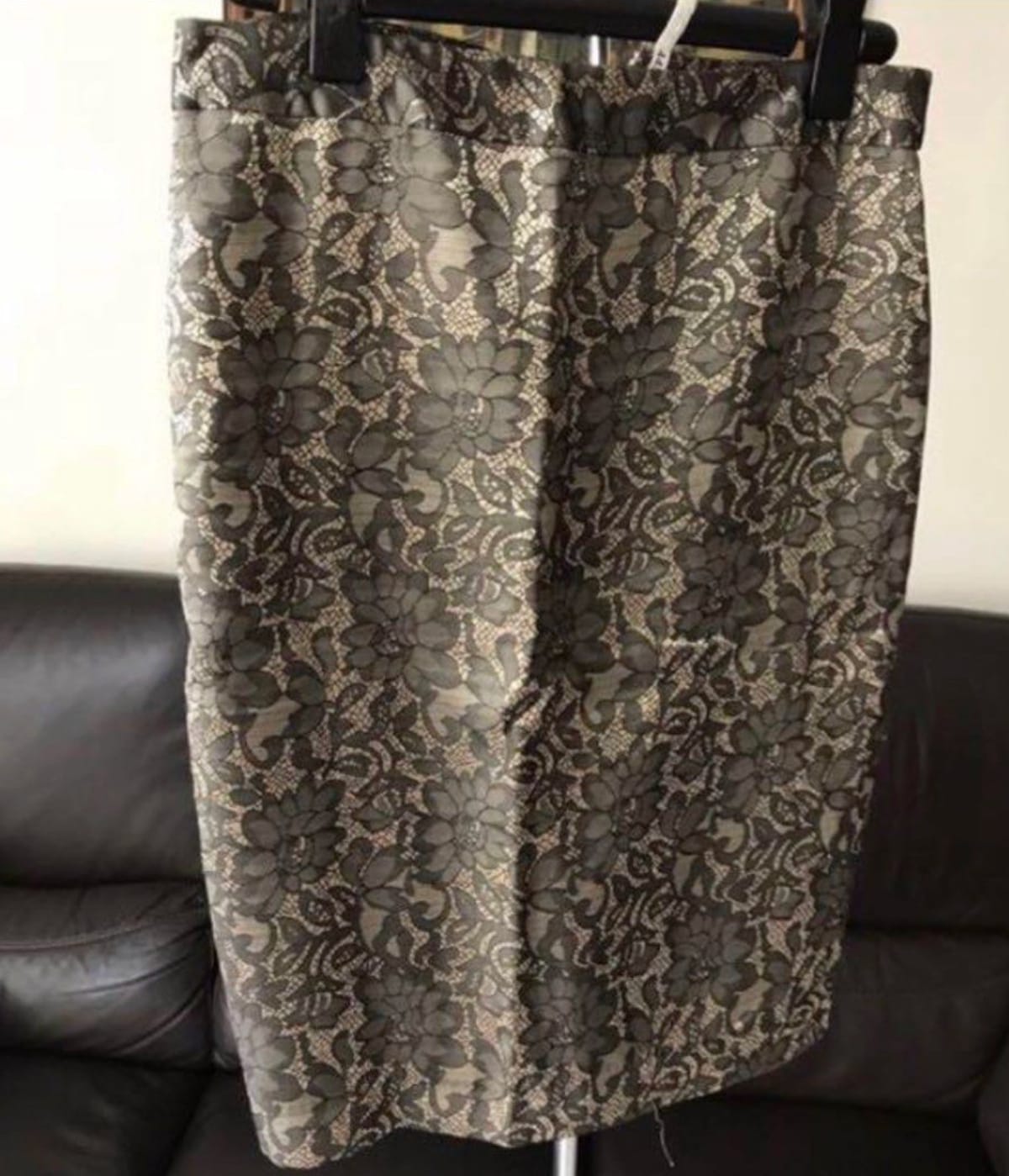 Chic Lace Pencil Skirt