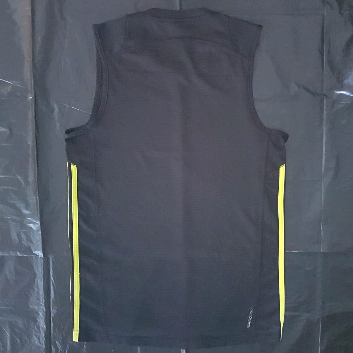 Adidas Original ADIDAS T-Shirt, Cool Black Response Singlet, 3 Side Yellow Stripes, Cosmopolitan, Athletic Tank Top, Adidas Sleeveless Shirt, Sleek Design, Sporty Top, Sophistication, Streetwise, Pop Culture, Cult Street Fashion, Urban Style, Timeless Appeal, Active Lifestyle - Photo 2