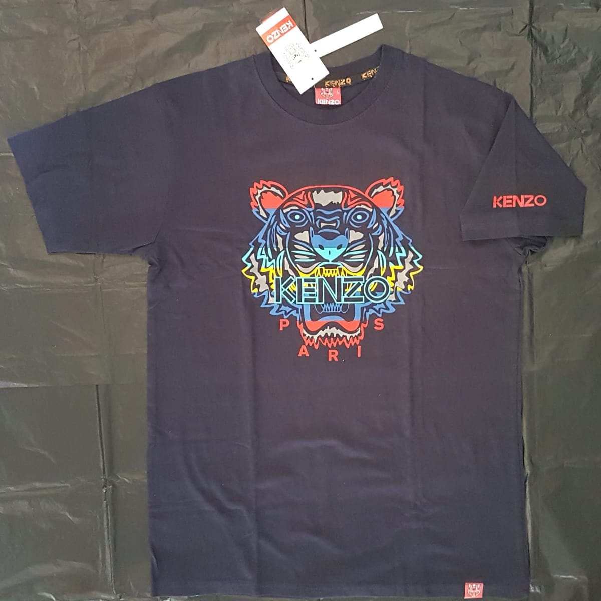 kenzo  Retro KENZO Designer T-Shirt, Cool Dark Blue Top, Size LARGE, Cosmopolitan, TIGER Graphic Top, Art décor TIGER Tee, Sleek Fashion Wear, Streetwise, Sophistication, Timeless Appeal, Pop Culture, Luxury Living, Urban Style, Hip Hop, Rock Star - Photo 4