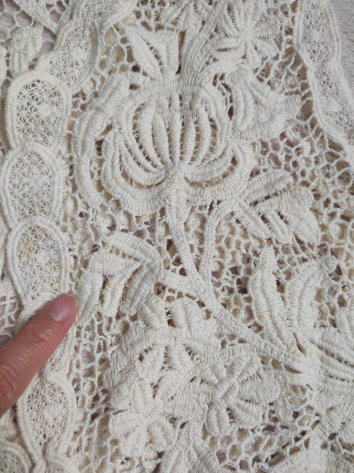 Vintage Lace Cropped Vest - Photo 5