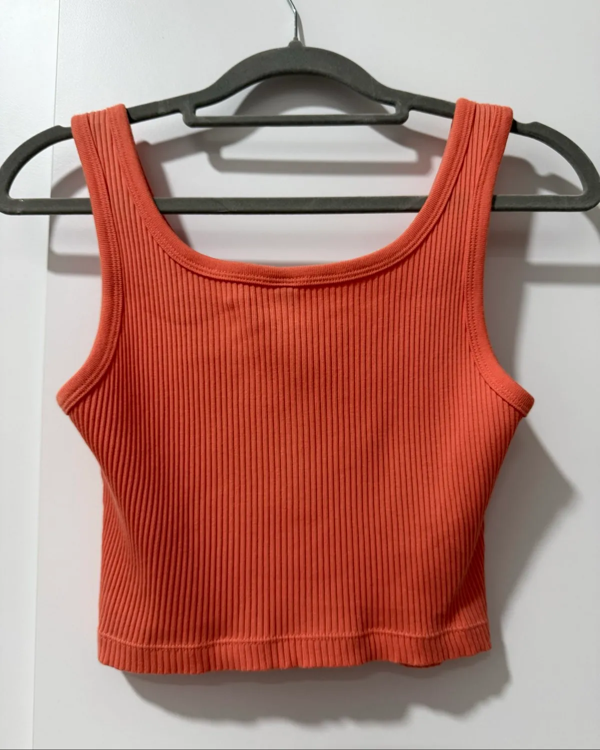Uniqlo Uniqlo Chic Ribbed Black Crop Tank - Photo 4
