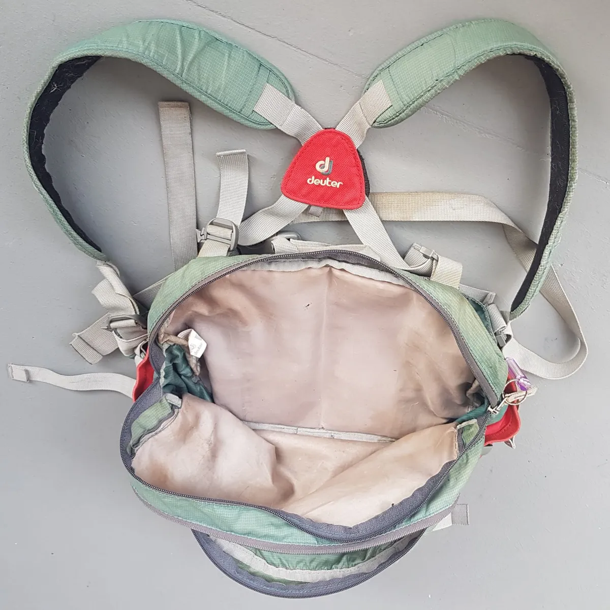 DEUTER Original Deuter X-Hippack L Shoulder Bag, Red & Lime Green Model, RETAIL $78, Fanny Pack, Waist Bag, Cool Backpack, X-Shaped Adjustable Shoulder Strap, Waist Buckle, Padded Mesh Back, Cosmopolitan, Travel Pack, Outdoor Gear, Hiking, Trekking, Cycling - Photo 5