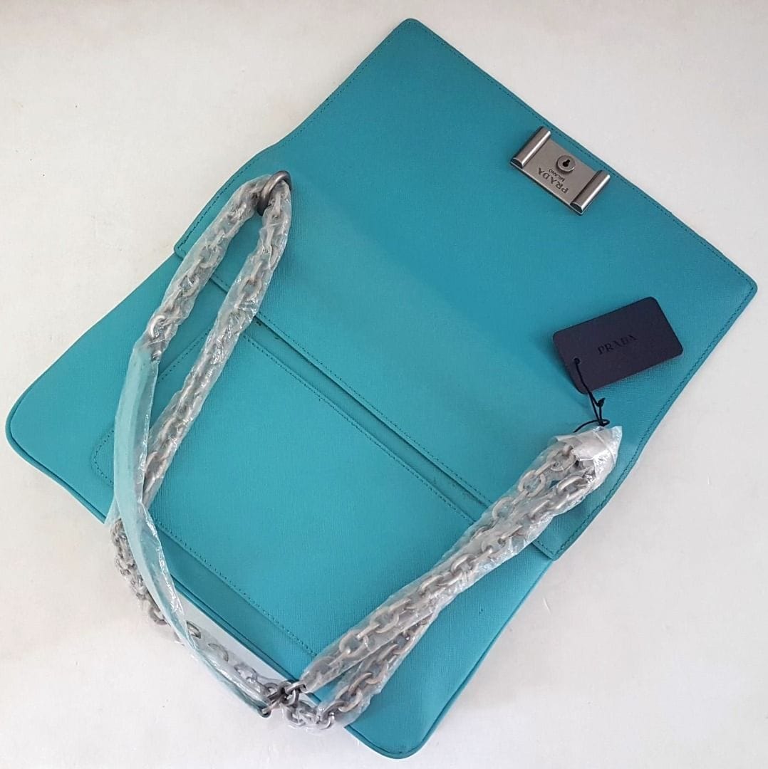 Prada PRADA Vitello Sling Bag, Original Prada Metal Closure, Prada Accordion Lock & Key Model, Made in ITALY, Retail $2400, Chain Strap, Leather Handbag, Sleek Design, Sophistication, Streetwise, Timeless Classic, Luxury Lifestyle, Pop Culture, Catwalk, Runway - Photo 3