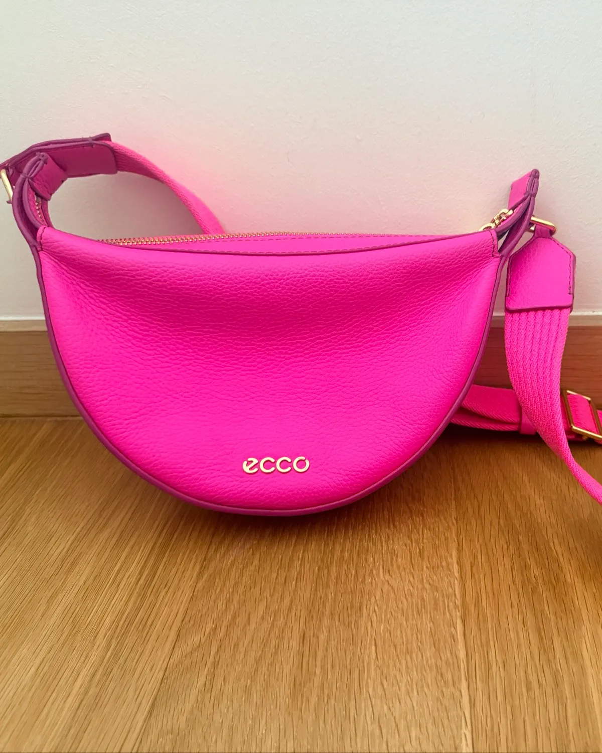 Ecco crossbody bag