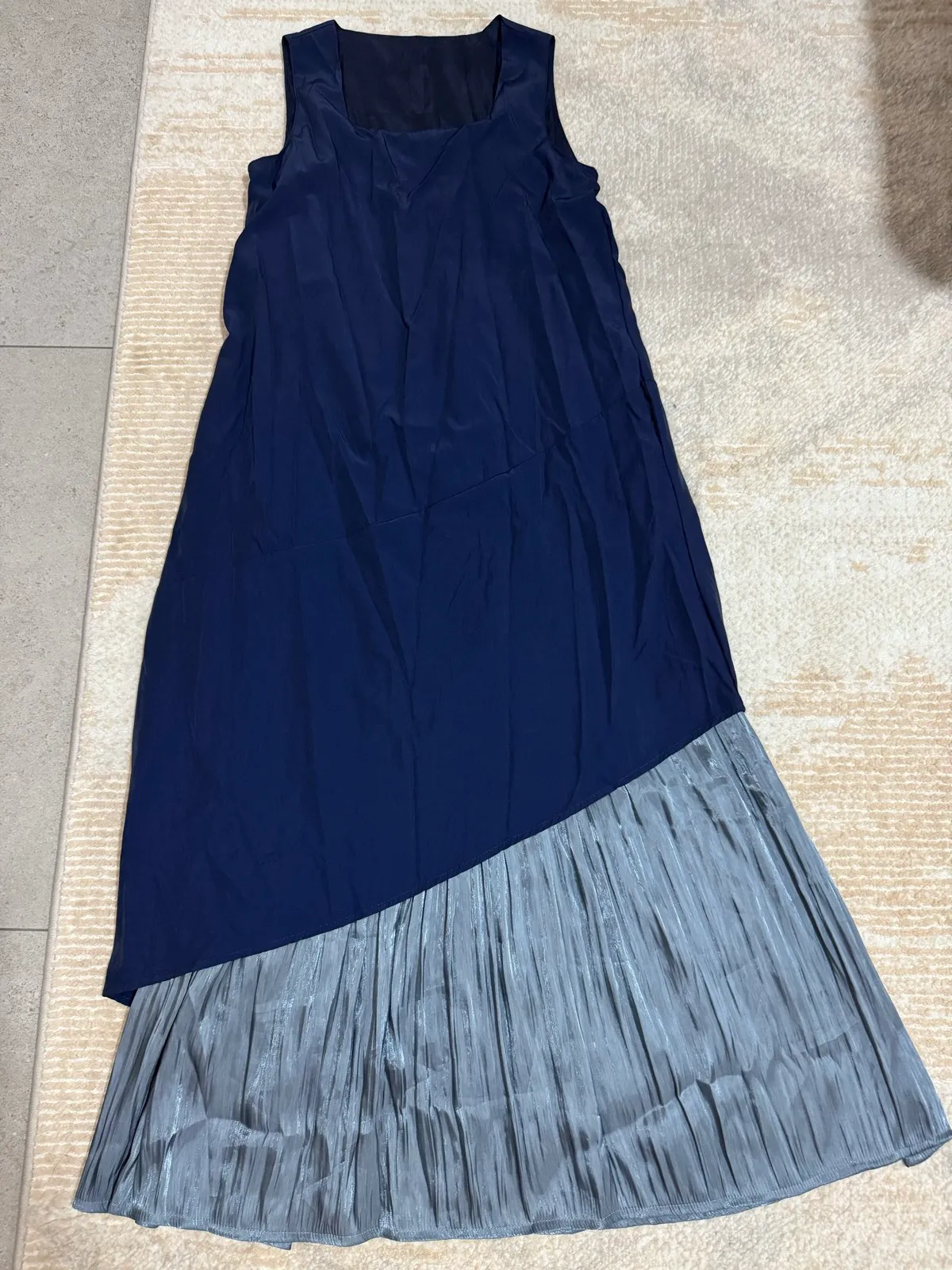 Chic Two-Tone Dress with Pleated Hem