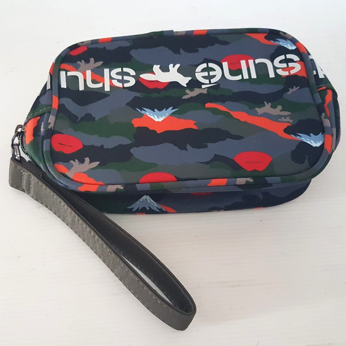 Shu Uemura Original Shu Uemura x Maison Kitsuné Collaboration Pouch, Cosmopolitan Clutch, Limited Edition Satchel, Sleek Model, Intricate Design, Novelty Fox Lip Camouflage 2019, Sophistication, Streetwise, Cosmetic Bag, Toiletry, Luxury Living, Cult Street Fashion - Photo 4