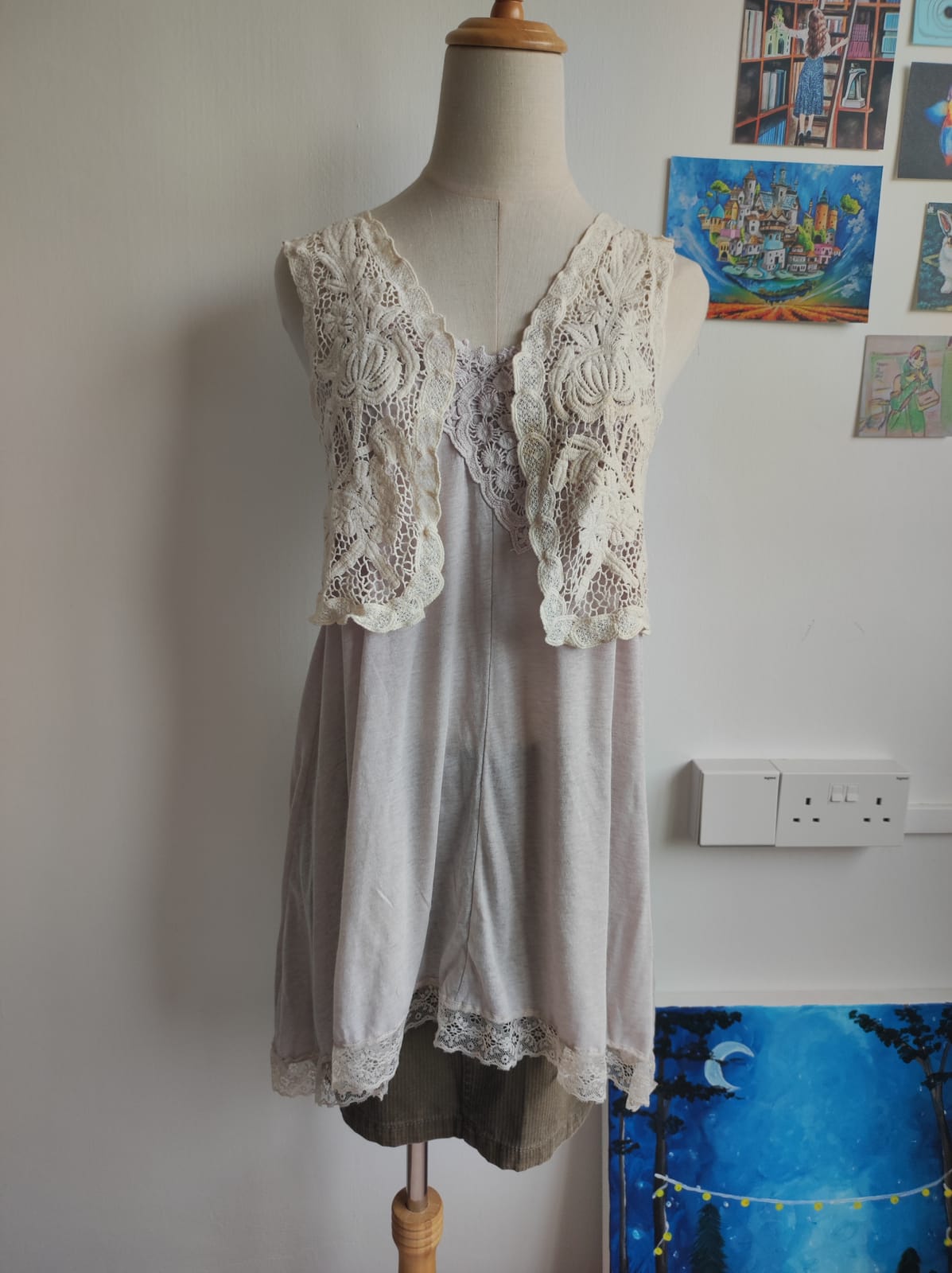 Vintage Lace Cropped Vest - Photo 3