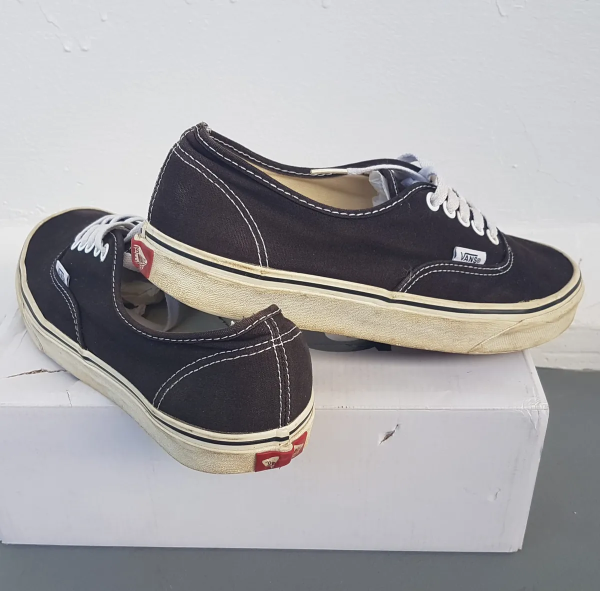 VANS Original Vans Black Canvas Shoes, Cosmopolitan, US 8, UK 7, EUR 40.5, CM 26, Classic VANS Sneakers, Old Skool, Pop Culture, Hip Hop, Rock Star, Urban Style, Cult Street Fashion, Sophistication, Streetwise, Roadster, Stunt, Skate, Surf - Photo 4
