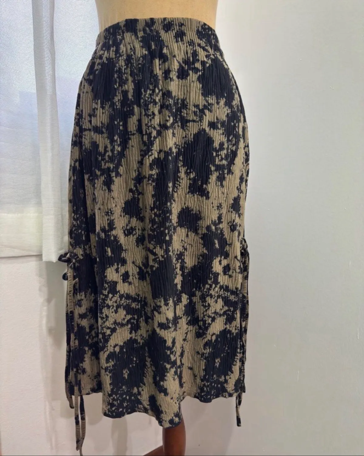 Abstract Print Corduroy Laced-up Skirt