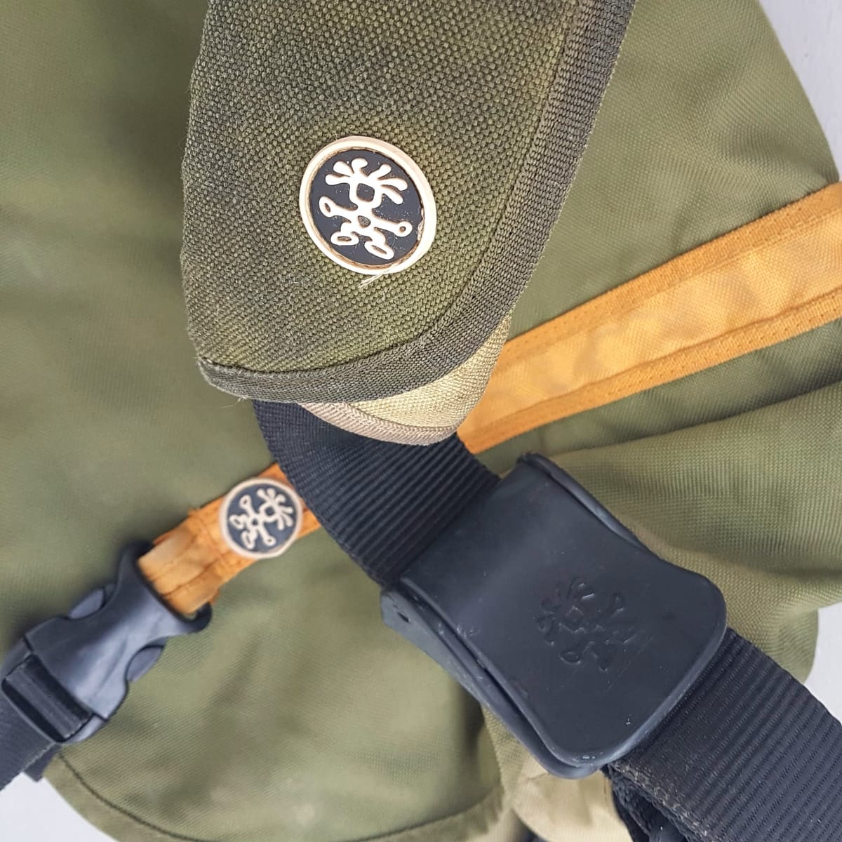 crumpler Original CRUMPLER Messenger Bag, CRUMPLER @ the SOUPANSALAD Model, Cool Cross-Body, Cosmopolitan, Continental, Duffel Bag, Sleek Khaki, Orange & Military Green, Sophistication, Urban Style, Timeless Appeal, Pop Culture, Cult Street Fashion, Streetwise - Photo 8