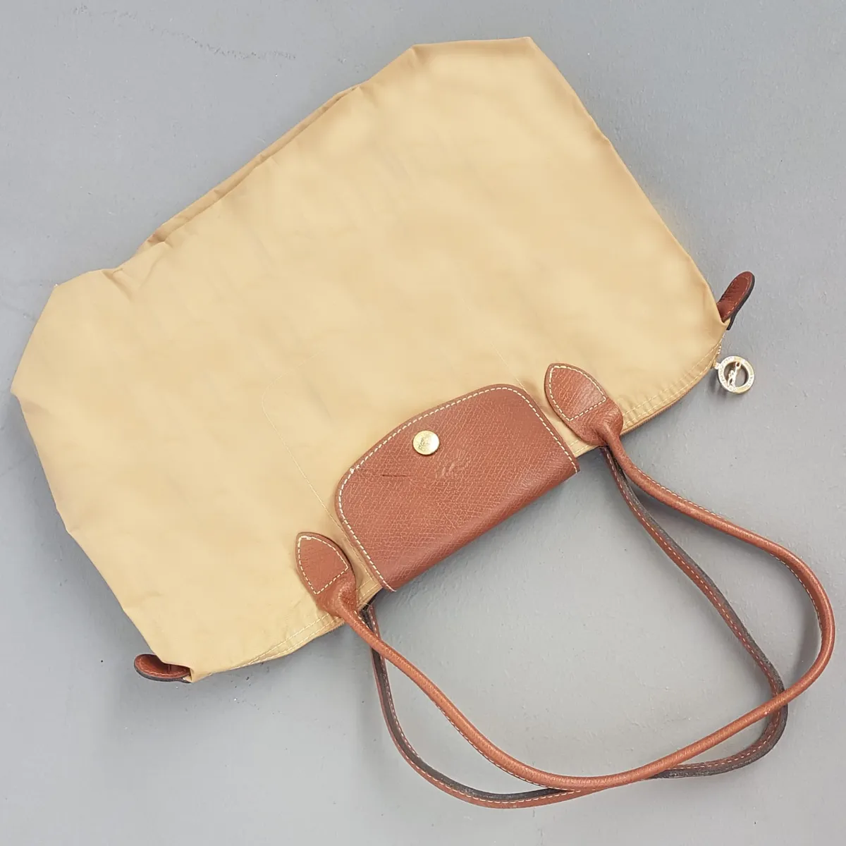 Longchamp Original LONG CHAMP Tote Bag, Beige Longchamp Le Pliage Nylon Handbag, Shoulder Straps, Snap-Flap Closure, Cosmopolitan, Haute Couture, Luxury Handbag, Urban Style, Pop Culture, Sophistication, Streetwise, Your Everyday Bag - Photo 8