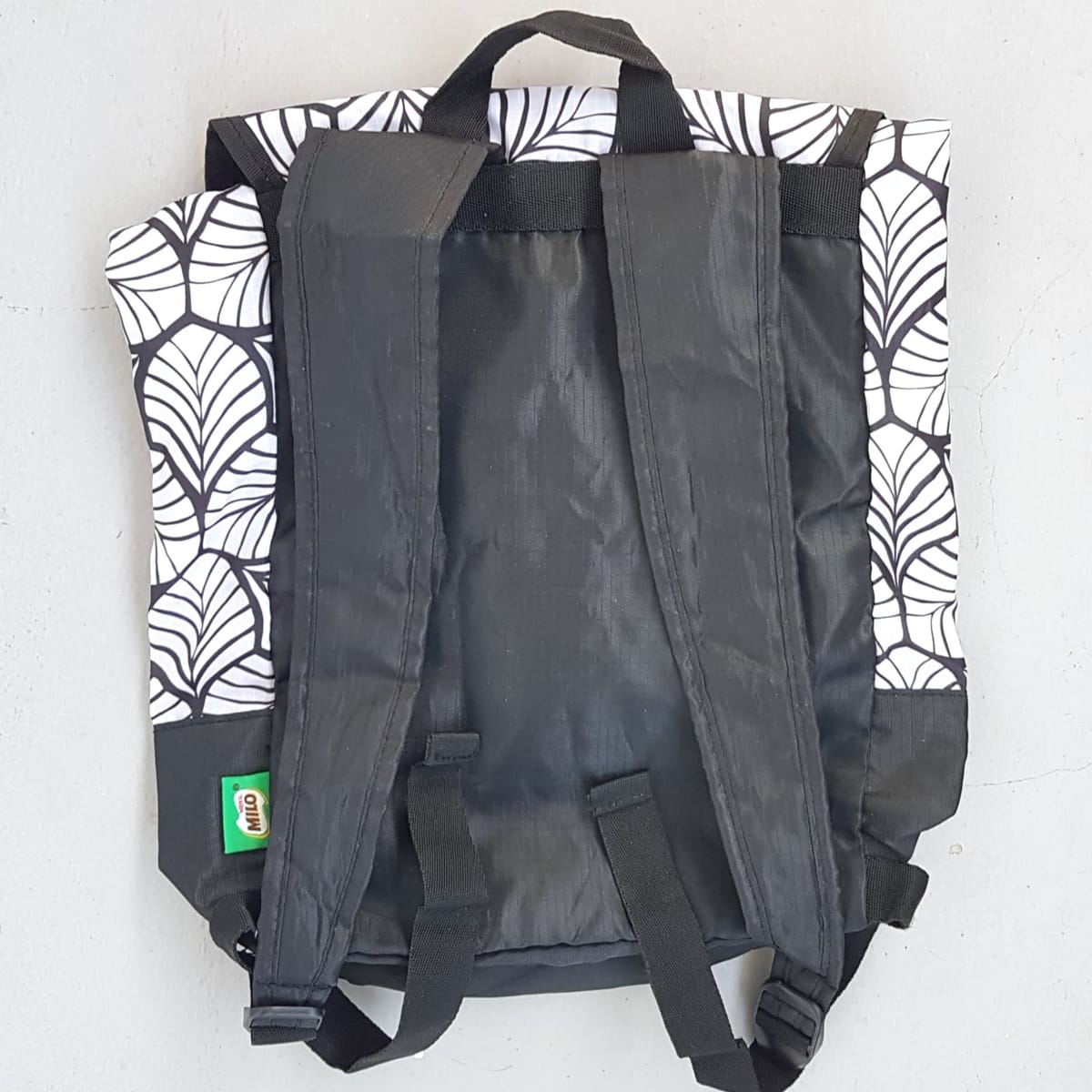MILO Original MILO Backpack, Black & White Rucksack, Cool Nestle Milo Haversack, Cosmopolitan, Sleek Design, Travel Pack, Sophistication, Streetwise, Timeless Appeal, Pop Culture, Cult Street Fashion, Milo Souvenir, Memento, for Hobbyist, Collector - Photo 7