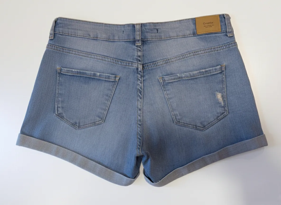 Bershka Bershka Light Denim Slim Fit Straight Cut Casual Shorts Bottom - Photo 2