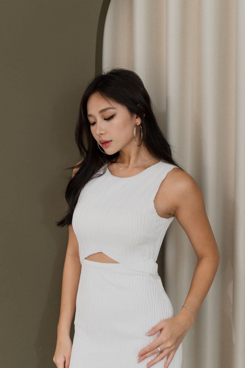 Carrislabelle Adele Padded Cutout Midi Dress - Photo 3