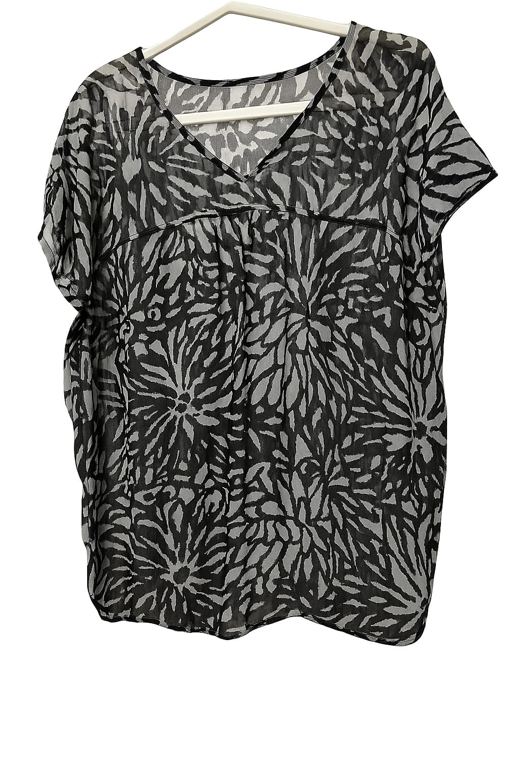 Non-branded Unbranded Sheer Black and White V-Neck Pool/Beach Cover (M-L) - Photo 3