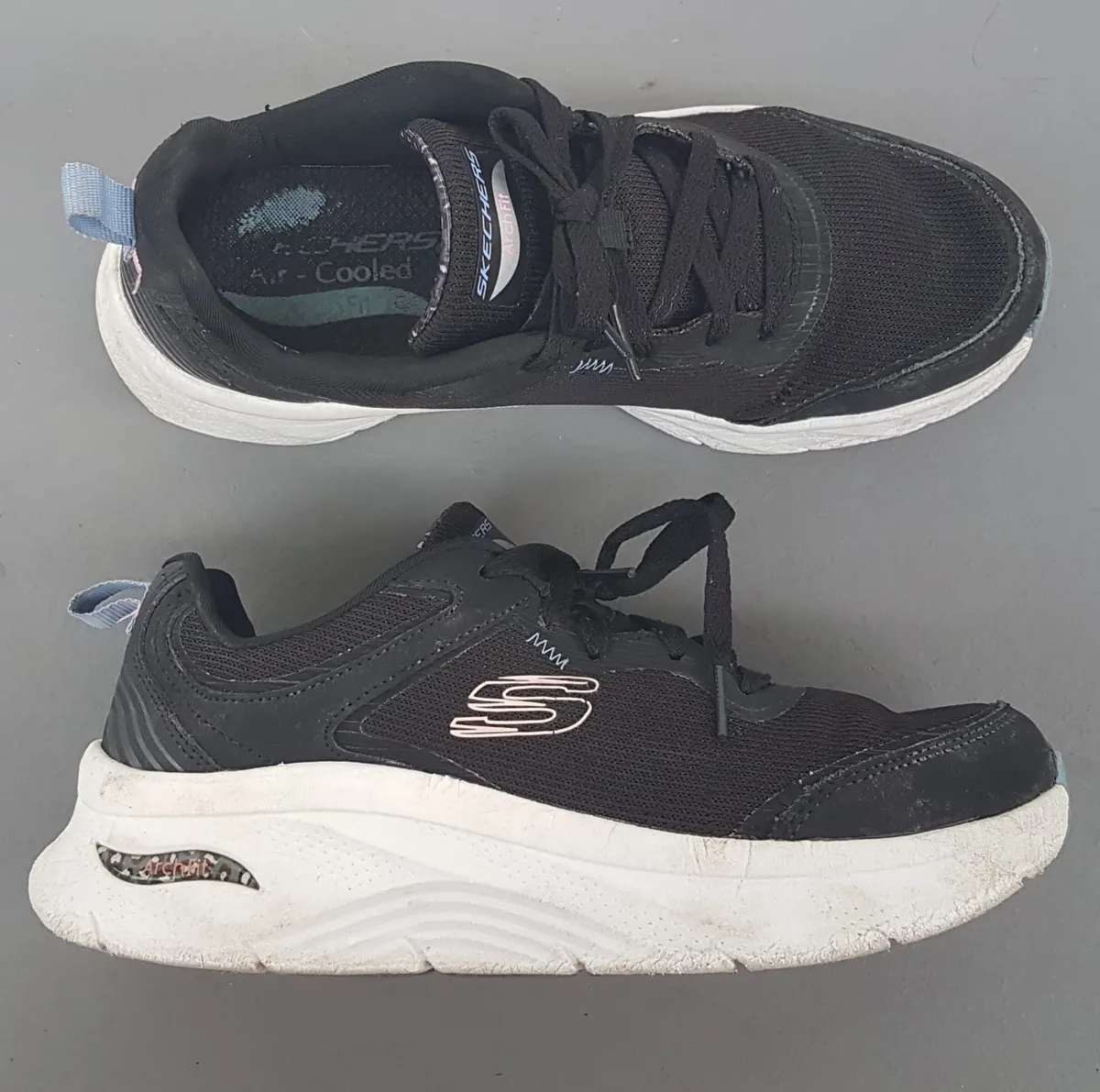 Skechers Original Skechers Arch Fit 2.0 Sneakers, D’LUX Model, Black Shoes, Chunky White Sole, US 7, UK 4, EUR 37, CM 24, Sophistication, Relaxed Fit, Podiatrist-Certified Arch Support, Well Ventilated Insole, Sports Trainer, Urban Style, Cult Street Fashion - Photo 5
