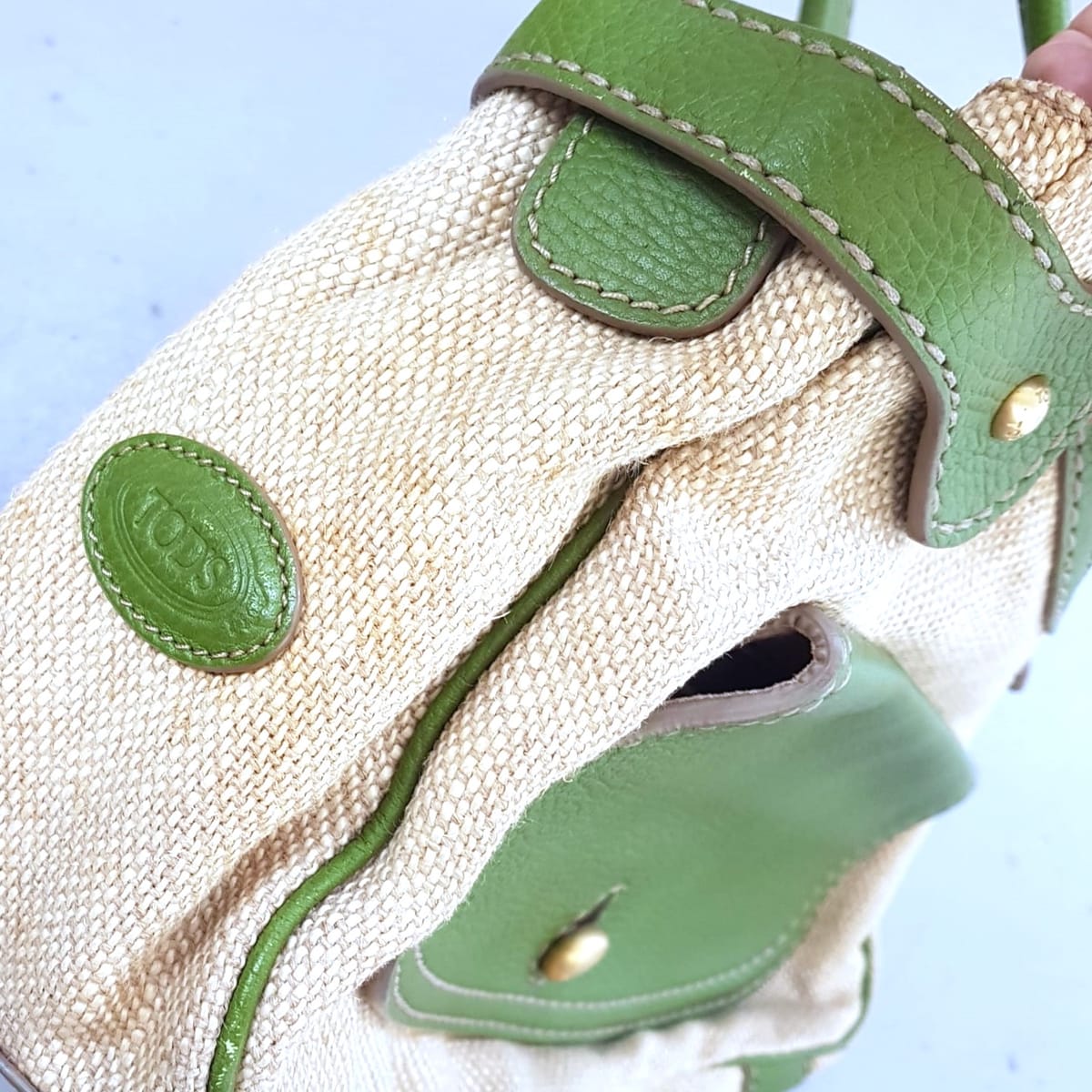 Tod's Original TOD’S Tote Bag, Tod’s Decoupage Shopping Media Model, Tod’s Coupe Pump, Duffel Bag, Cosmopolitan, Cool Beige Linen with Green Leather Bag, Designer Handbag, Sophistication, Luxury Lifestyle, Urban Style, Cult Street Fashion - Photo 8