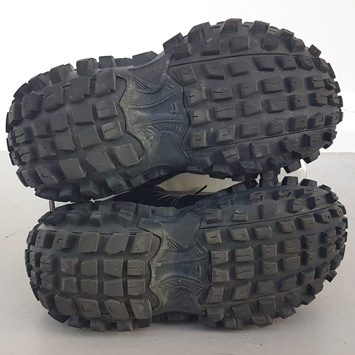 Balenciaga Rare Balenciaga Defender Shoes, Bouncer Black Mesh Sneakers, Size EU 41, US 8, UK 7, Ivory Glow Model, Cosmopolitan, Cool Black Trainers, Sleek Designer Fashion, Eye-Catching, Streetwise, Sophistication, Roadster, Pop Culture, Luxury Living, Urban Style - Photo 5