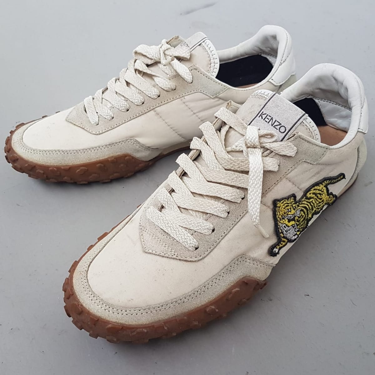 Original KENZO Designer Sneakers, Paris France, Made in Portugal, Size EU 41, Cool White KENZO Shoes, TIGER Embroidery Patch, Sleek Model, Cosmopolitan, Timeless Appeal, Urban Style, Sophistication, Pop Culture, Luxury Lifestyle, Cult Street Fashion - Photo 7