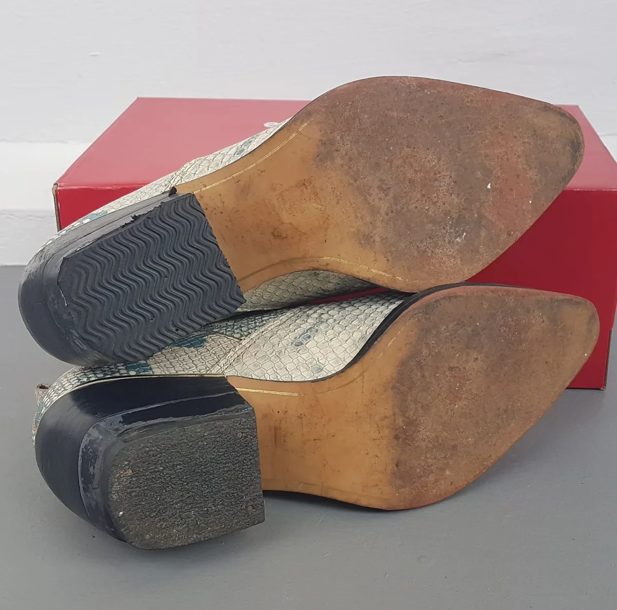 DKNY Original DKNY Snake Skin Print Shoes, US 9, UK 6.5, EU 40, Donna Karan New York, Classic Ankle Boots, Cosmopolitan, Pointed Toe, Luxury Living, Timeless Appeal, Urban Style, Pop Culture, Hip Hop, Rock Star, Sophistication, Streetwise, Roadster, Cult Street Fashion - Photo 8
