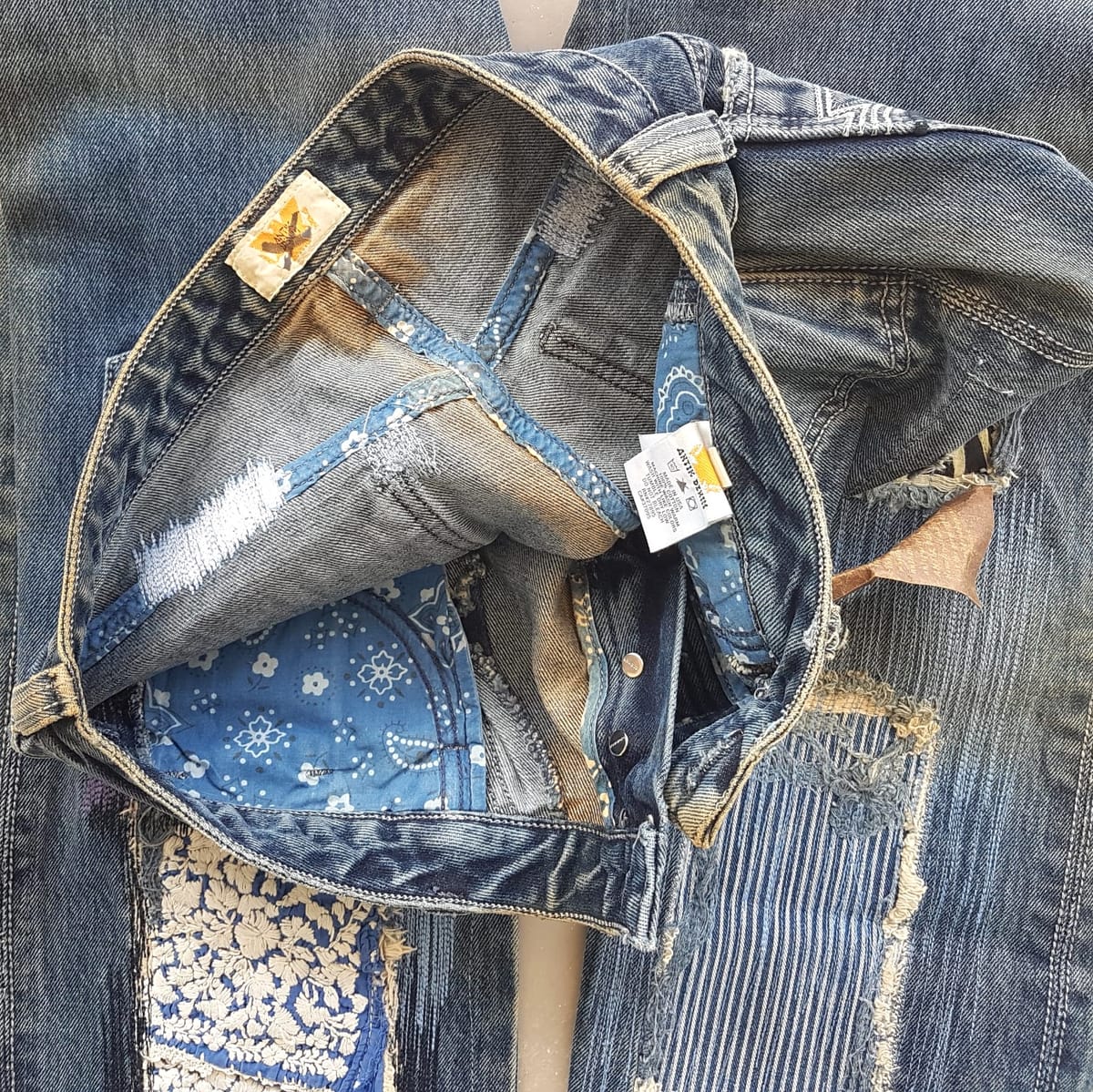 ANTIK Vintage ANTIK Denim Jeans, Made in USA, Cool Distressed Patchwork Bottoms, Size 28, Cosmopolitan, Unique Custom Handmade Designer Wear, Sophistication, Nostalgic Appeal, Retro Pants, Timeless Classic, Luxury Living, Pop Culture, Cult Street Fashion - Photo 3