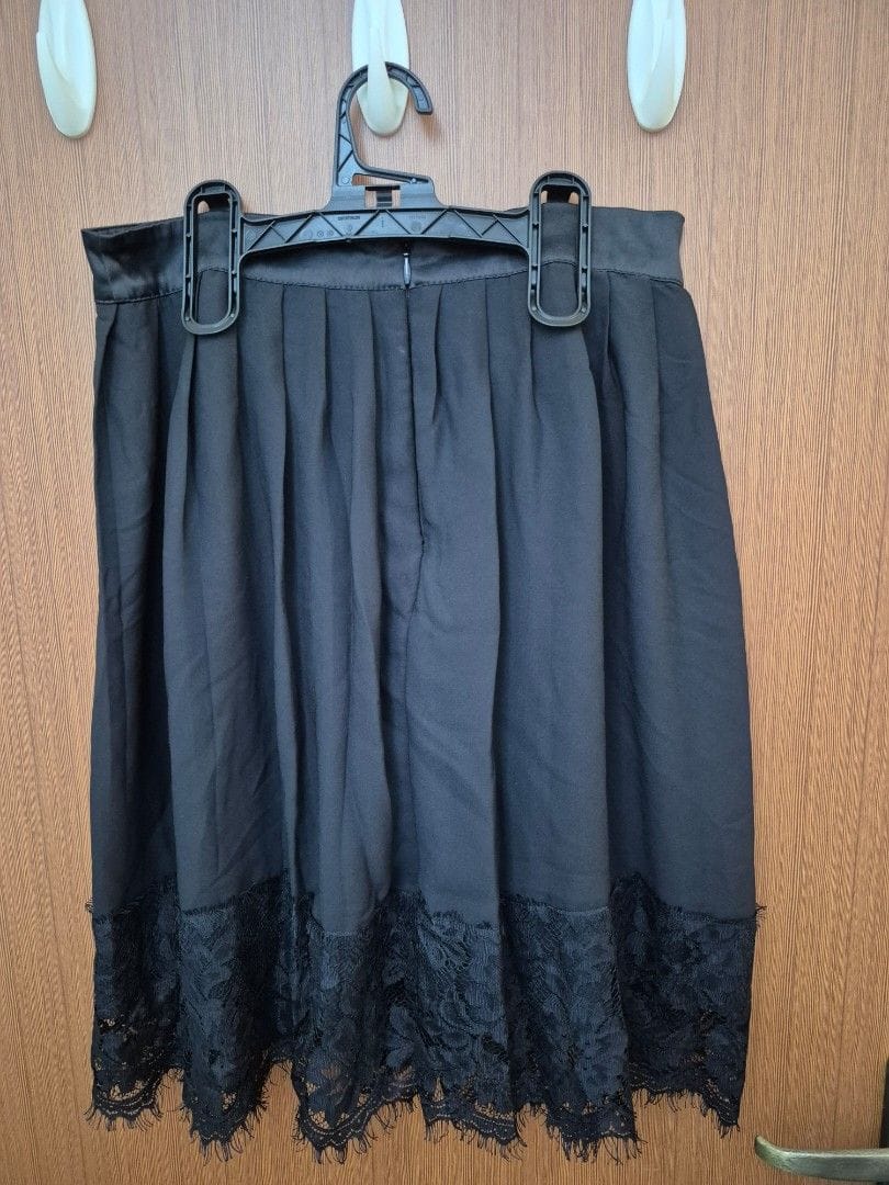 Miss Selfridge Miss Selfridge Black Skirt w/ Lace Detail - Photo 6
