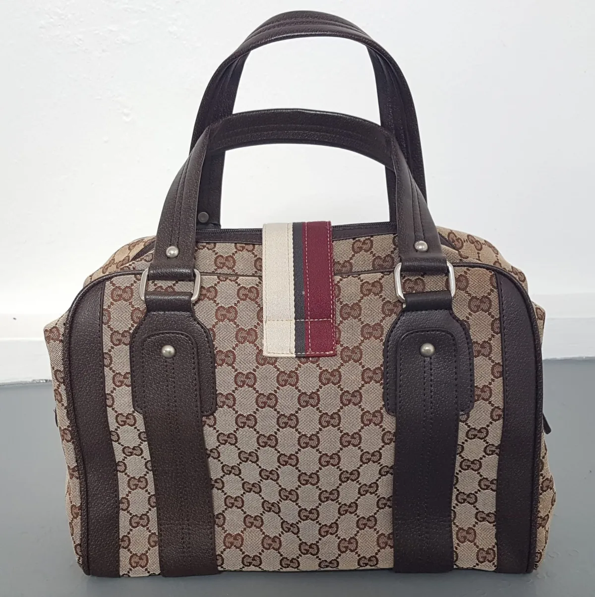 Gucci Retro GUCCI Aviatrix Boston Bag, ITALY, Gucci GG Monogram, Brown & Beige, Gucci Crest Enclosure, Cosmopolitan, Tote, Duffle, Haute Couture, Luxury Bag, Urban Style, Pop Culture, Sophistication, Timeless Appeal, Cult Street Fashion, Everyday Handbag, - Photo 10