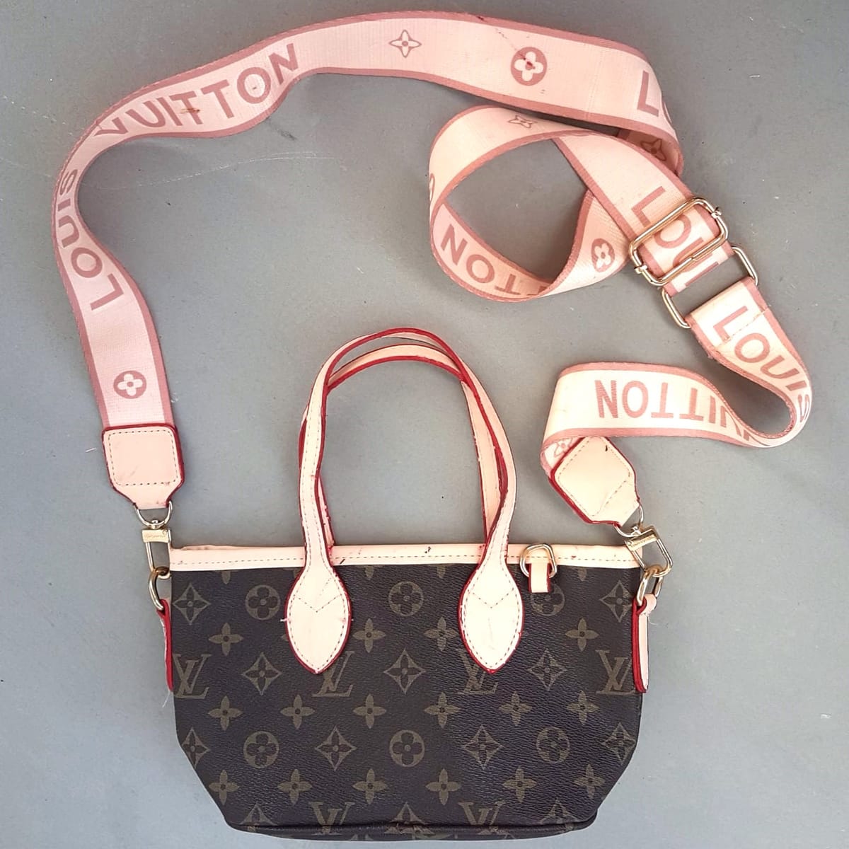 Louis Vuitton Exclusive Louis Vuitton Bag, LV Monogram Tote Bag, Cosmopolitan, LV Hand carry, Crossbody, Sling Bag, Made in FRANCE, Continental, Luxury Handbag, Duffel, Sleek Design, Inspirational, Sophistication, Streetwise, Pop Culture, Cult Street Fashion, Urban Style - Photo 8