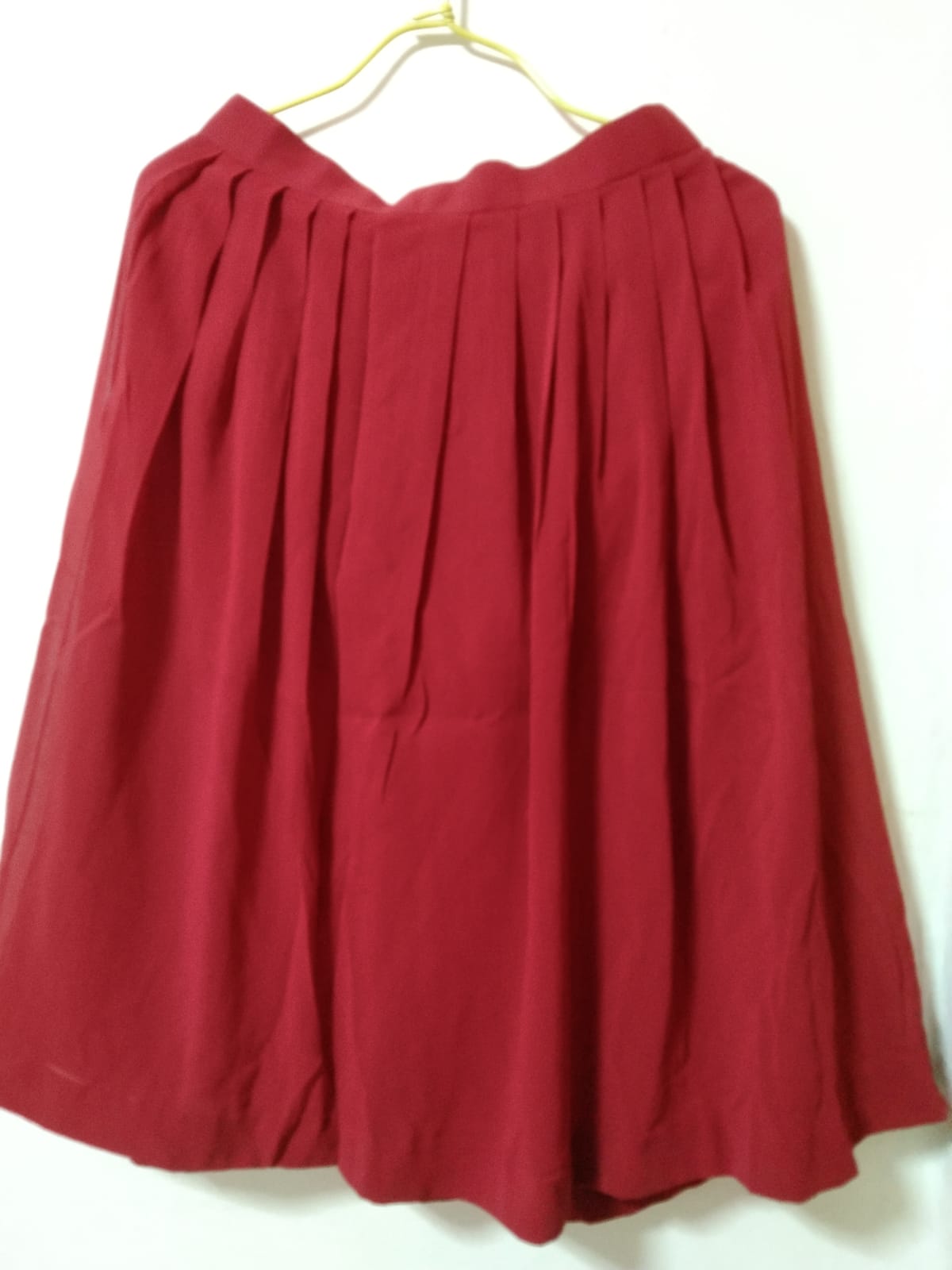 Chic Red Pleated Midi Skirt