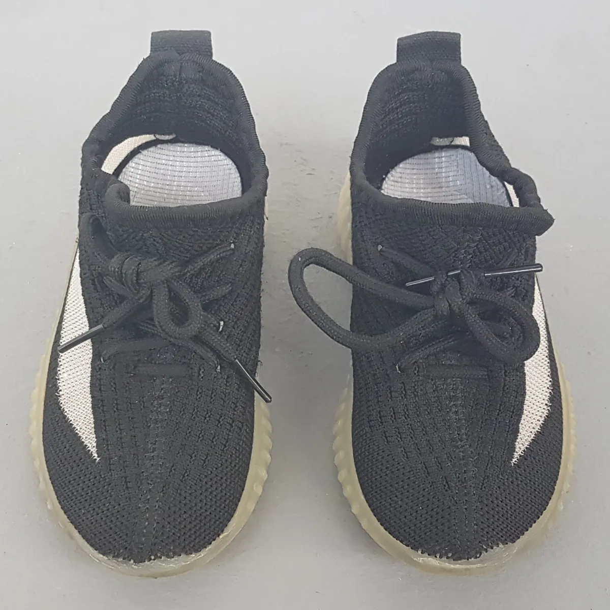 Adidas Kid’s Designer Shoes, YEEZY Boost 350 V2 Sneakers, Size EU 25, 2 to 3 Years Old, Cosmopolitan, Black Prime Knit, Cream Side Stripe, Toddler Walking Shoes, Pop Culture, Sophistication, Streetwise, Everyday Fashion - Photo 4