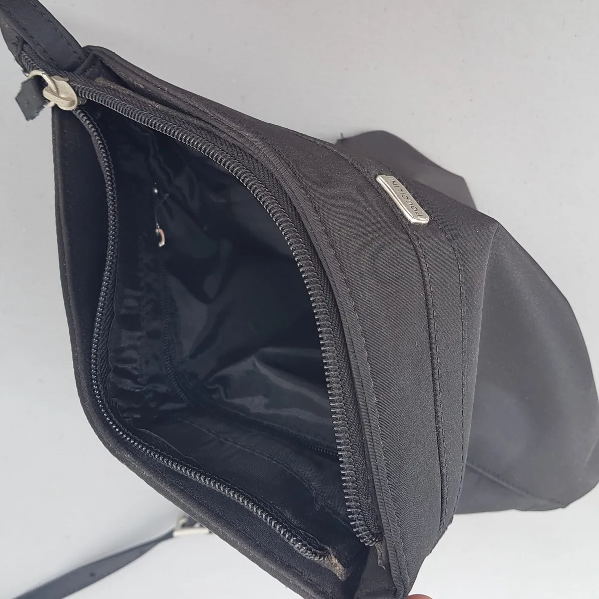 Poccilini, ITALY Original POCCILINI Tote Bag, ITALY, Cool Cross-Body, Minimalist, Simple Black Handbag, Elegant Messenger, Luxury Living, Shoulder Sling, Cosmopolitan, Duffel, Urban Style, Haute Couture, Designer Hand Carry, Sophistication, Streetwise, Everyday Bag - Photo 5