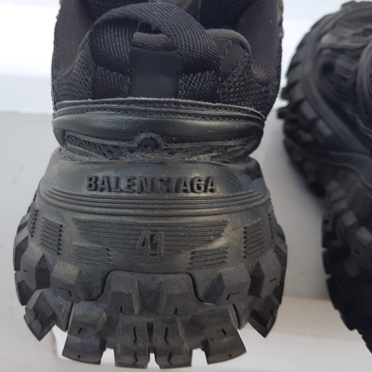 Balenciaga Rare Balenciaga Defender Shoes, Bouncer Black Mesh Sneakers, Size EU 41, US 8, UK 7, Ivory Glow Model, Cosmopolitan, Cool Black Trainers, Sleek Designer Fashion, Eye-Catching, Streetwise, Sophistication, Roadster, Pop Culture, Luxury Living, Urban Style - Photo 7