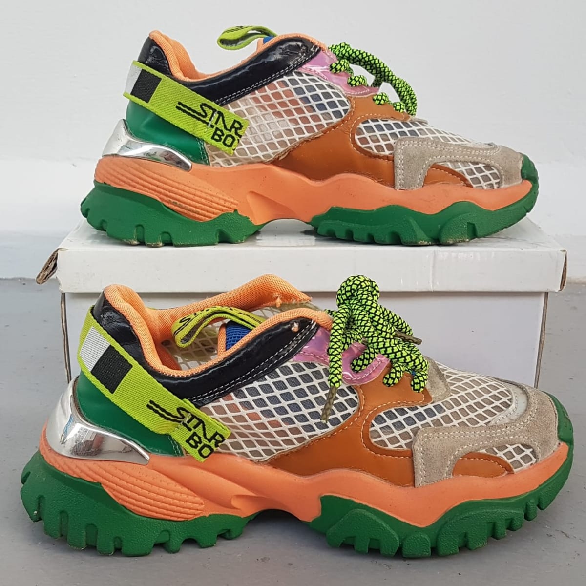 STNR Chunky Designer Shoes, Cool Steve Madden Model, Cosmopolitan, US 7, UK 5, EU 38, CM 235, Sleek Colorful Sneakers, Sporty, Active Lifestyle, Streetwise, Pop Culture, Urban Style, Sophistication, Cult Street Fashion, Timeless Appeal