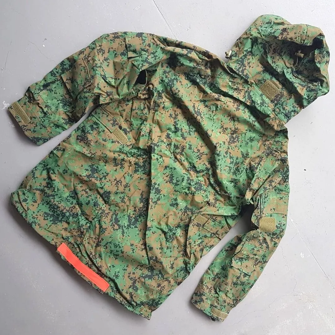 CAMO Retro Camouflage Raincoat with Drawstring Bag, LARGE, Hoody Rain Jacket, Waterproof CAMO Coat, Outerwear, Gore-Tex Jacket, Double Security, Zipper & Velcro Front, Back with Luminous strap, Adventure Gear, Hiking, Trekking - Photo 3