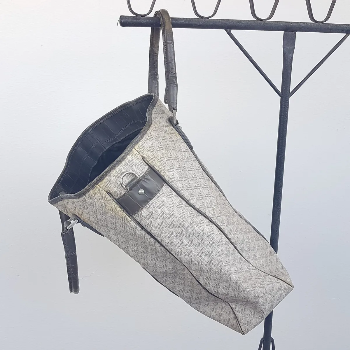 Armani Retro Emporio Armani Tote Bag, Made in ITALY, Armani Monogram, Cool Gray Handbag, Chic Messenger, Luxury Living, Shoulder Sling, Cosmopolitan, Duffel, Spacious Carrier, Urban Style, Haute Couture, Designer Hand Carry, Everyday Bag - Photo 3