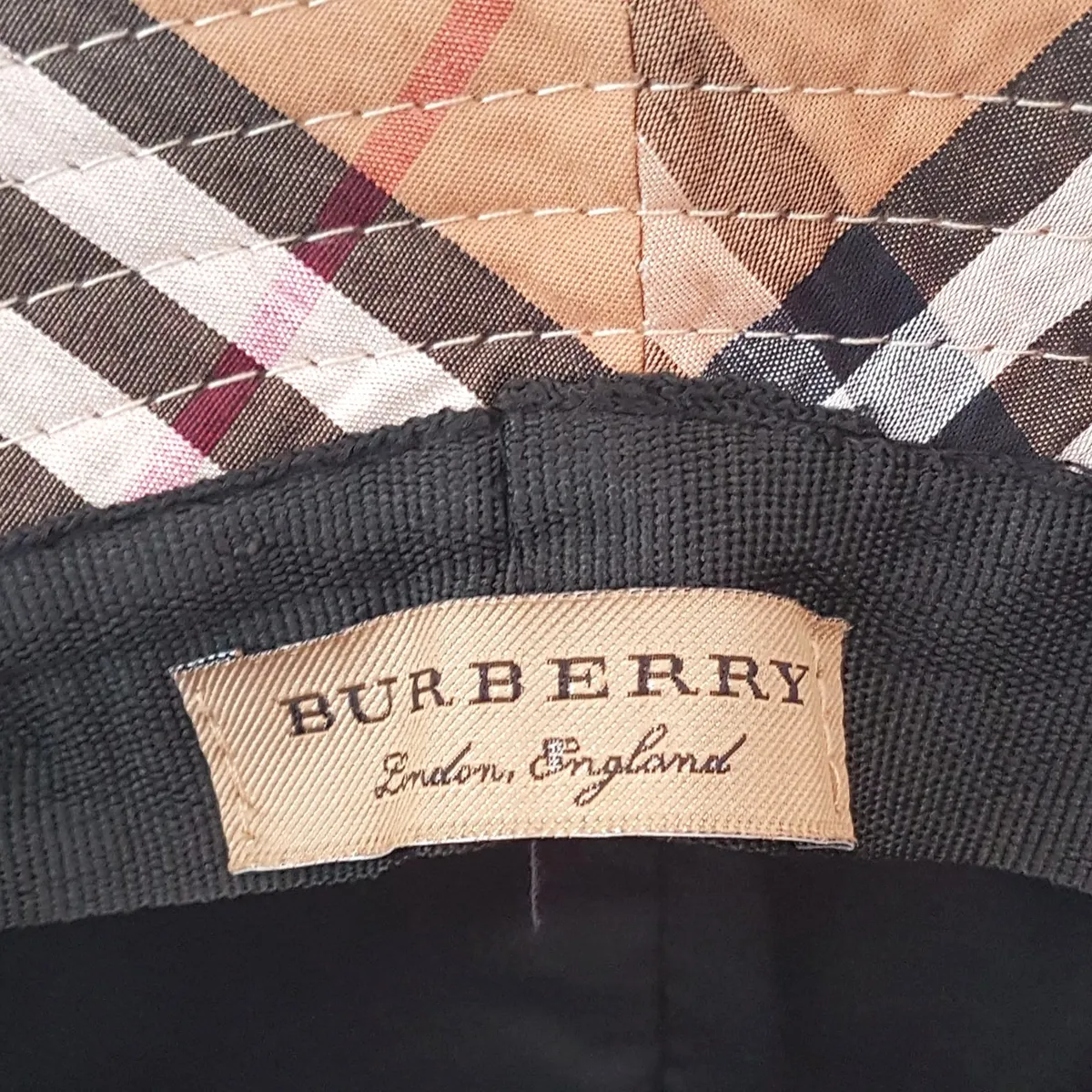 Burberry Retro Burberry Bucket Hat, Cool Top, Embroidered Equestrian Knight, Signature Archival Beige Check Pattern, Cosmopolitan, Luxury Living, Sleek Designer Model, Sophistication, Art Décor Cap, Timeless Classic, Pop Culture, Cult Street Fashion, Urban Style - Photo 4