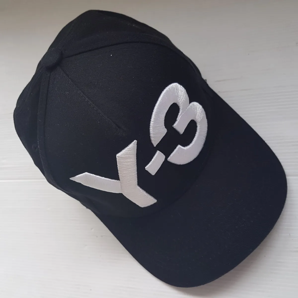 Adidas Retro Y-3 Baseball Cap, Adidas Y3 by Yohji Yamamoto, JAPAN, Cool Black Model, White Y-3 Embroidered Logo, Cosmopolitan, Adjustable Backstrap, Jockey Cap, Luxury Living, Sophistication, F1 Racing, Car Rally, Roadster, Cult Street Fashion, Summer Holidays - Photo 5
